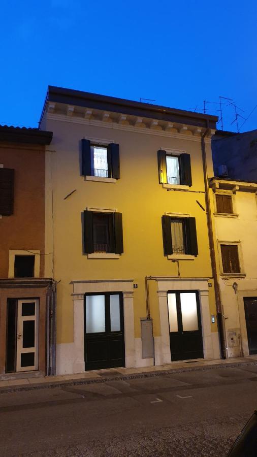 Dimora Rosso San Zeno - Wifi Veloce E Adatto Per Famiglie Verona Exterior foto